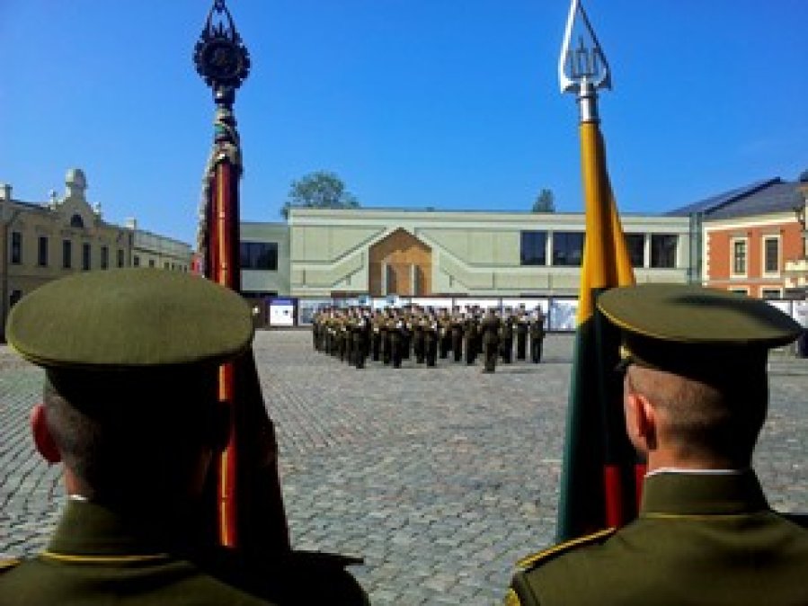 Marijampolėje vyksiančioje Kariuomenės ir visuomenės šventėje – gausybė karių ir galingiausia...