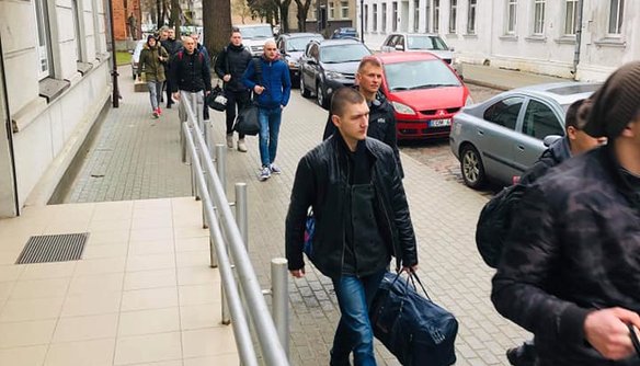 Šauktiniai išvyksta atlikti nuolatinę privalomąją pradinę karo tarnybą - 4