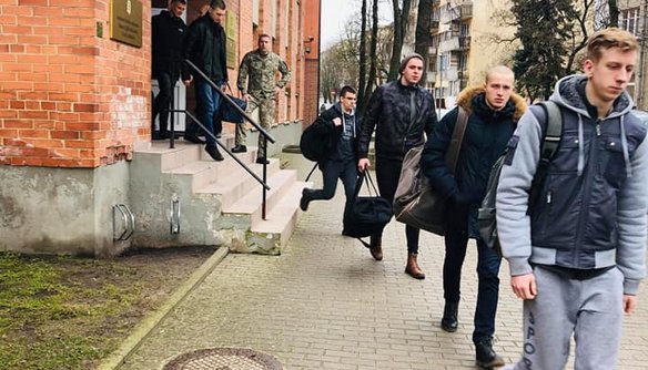 Šauktiniai išvyksta atlikti nuolatinę privalomąją pradinę karo tarnybą - 5