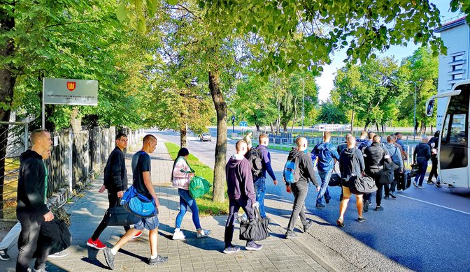 Tarnybą Lietuvos kariuomenėje pradėjo pusė tūkstančio šauktinių