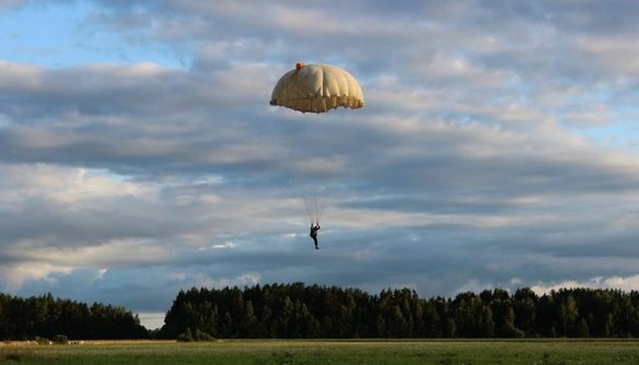 Jaunasis karys: karinėje tarnyboje man padeda parašiutų sporte įgyta patirtis - 2