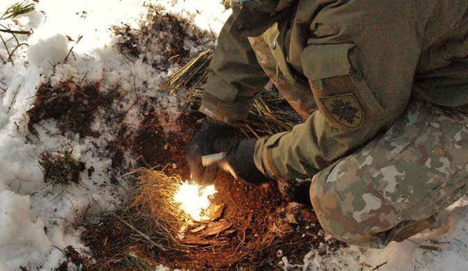 Išgyvenimo pratybos – originalus karių savanorių pasirinkimas atsisveikinti su žiema