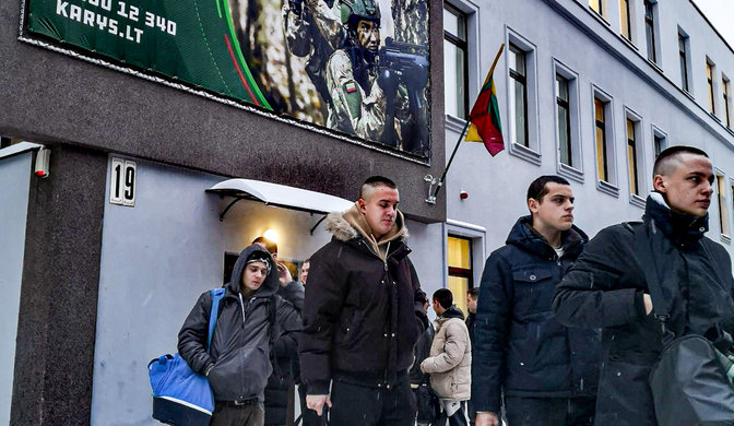 BAIGTAS ŠIŲ METŲ ŠAUKIMAS Į NUOLATINĘ PRIVALOMĄJĄ PRADINĘ KARO TARNYBĄ