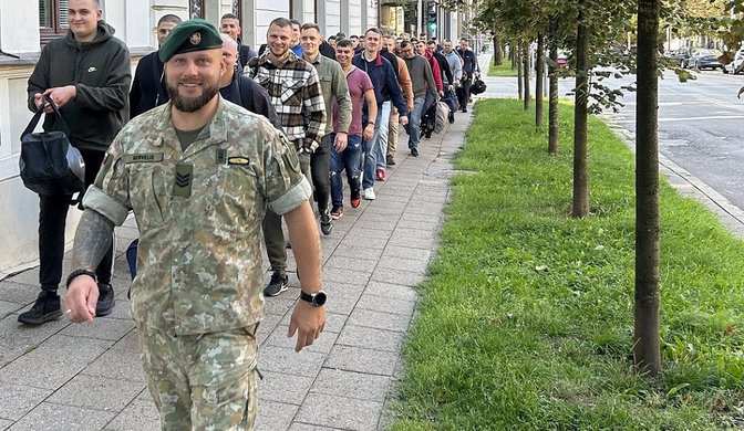 Nauji aktyviojo rezervo kariai pradėjo kartotines pratybas