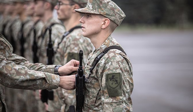 Ar stoti 2026 metais? Ką svarbu žinoti karo prievolininkams planuojantiems ateitį